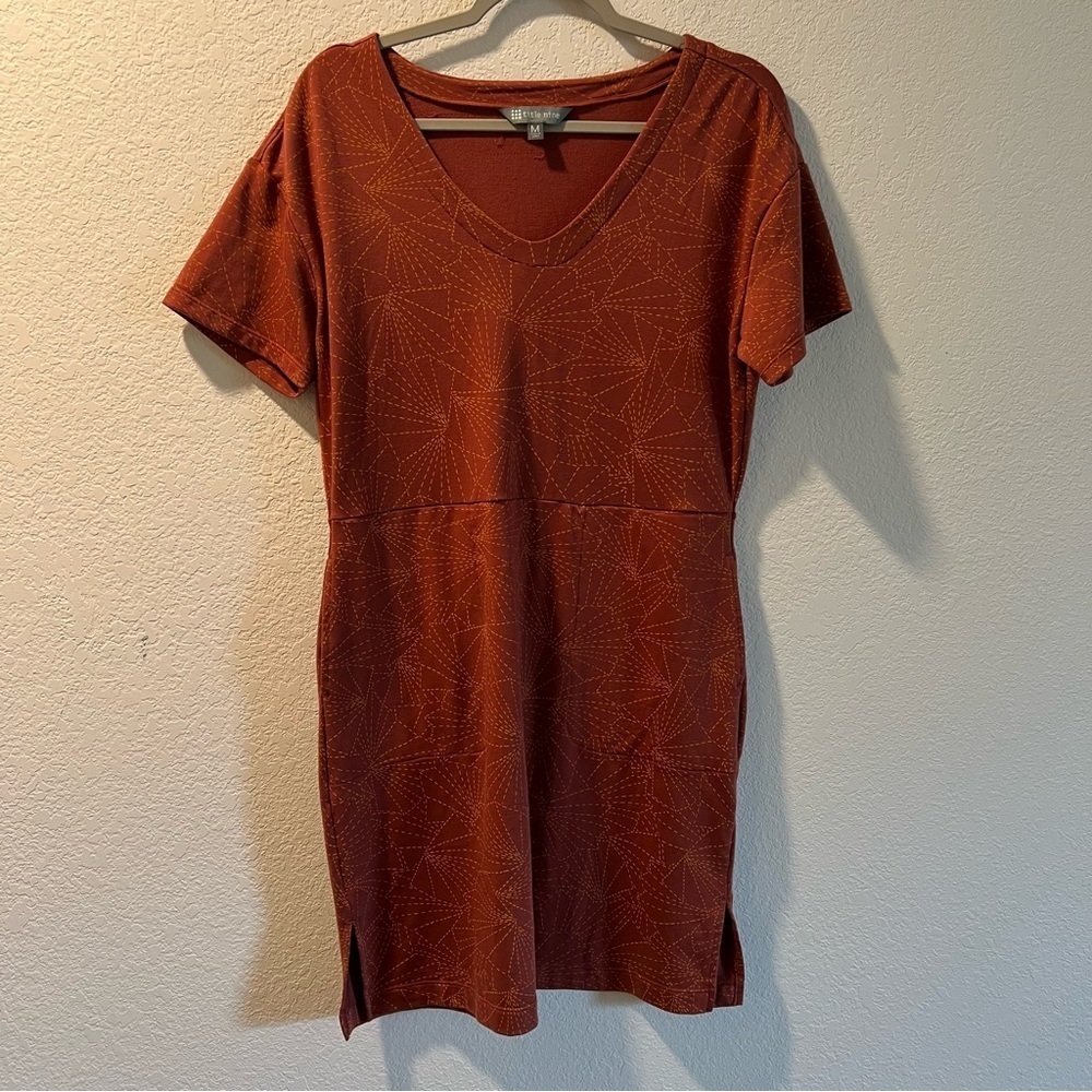 Women’s Title nine burnt orange patterned short sleeve shift dress size medium M